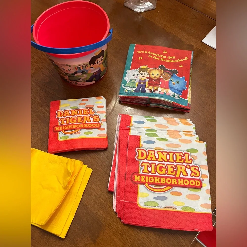 Daniel Tiger party favor napkins and bucket set new